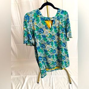 Banana Republic Blue Print Flora Cutout
Flutter Top size Large
